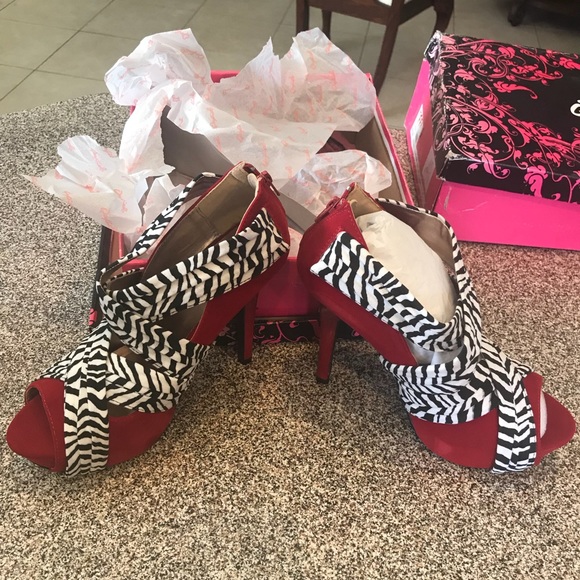 🆕 Qupid Red and Zebra heels 👠 - Picture 2 of 5